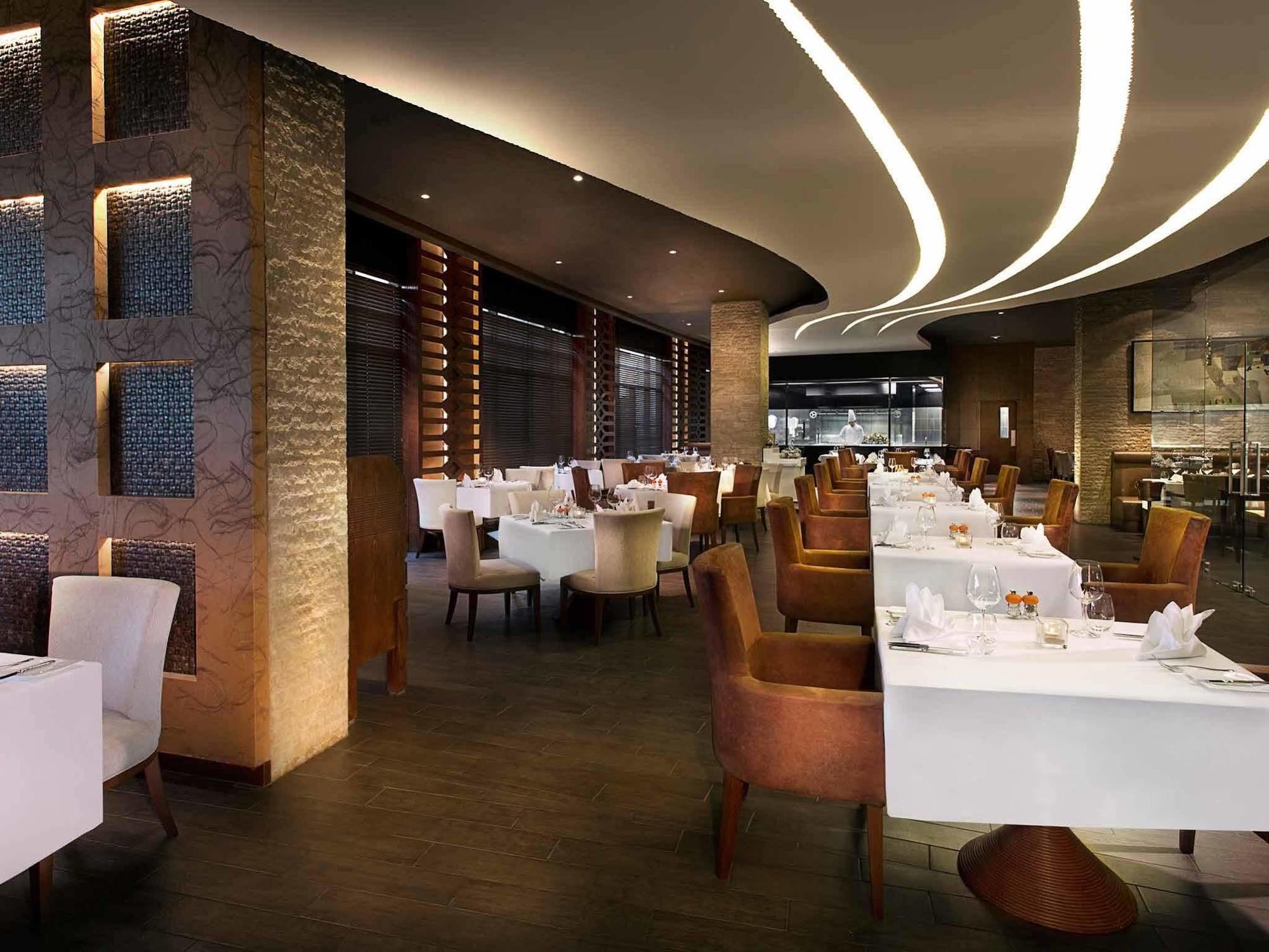 Sofitel Dubai Palm Apartments Exterior foto The interior of the restaurant