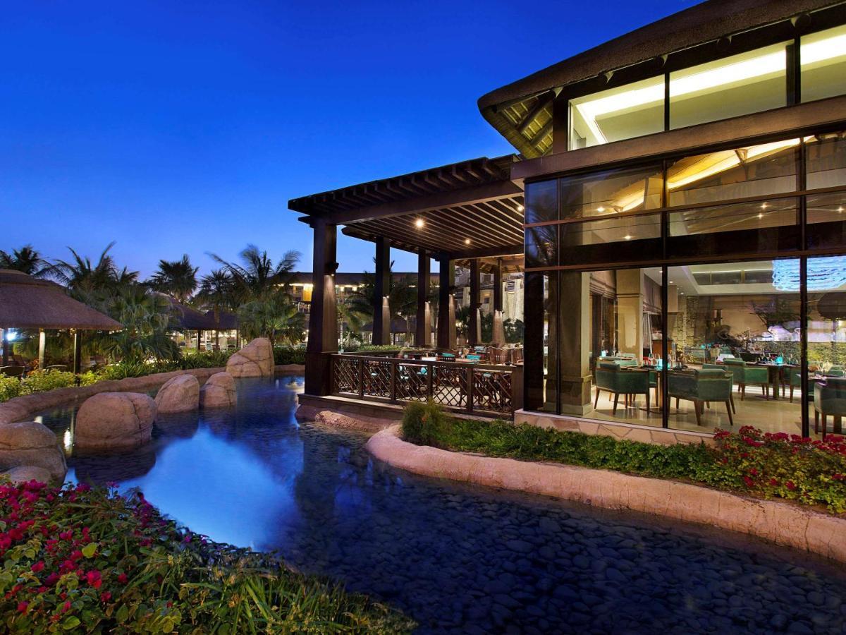 Sofitel Dubai Palm Apartments Exterior foto The resort's main restaurant